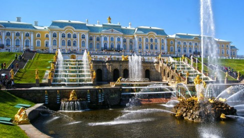 Санкт Петербург, Русия – столицата на фонтаните