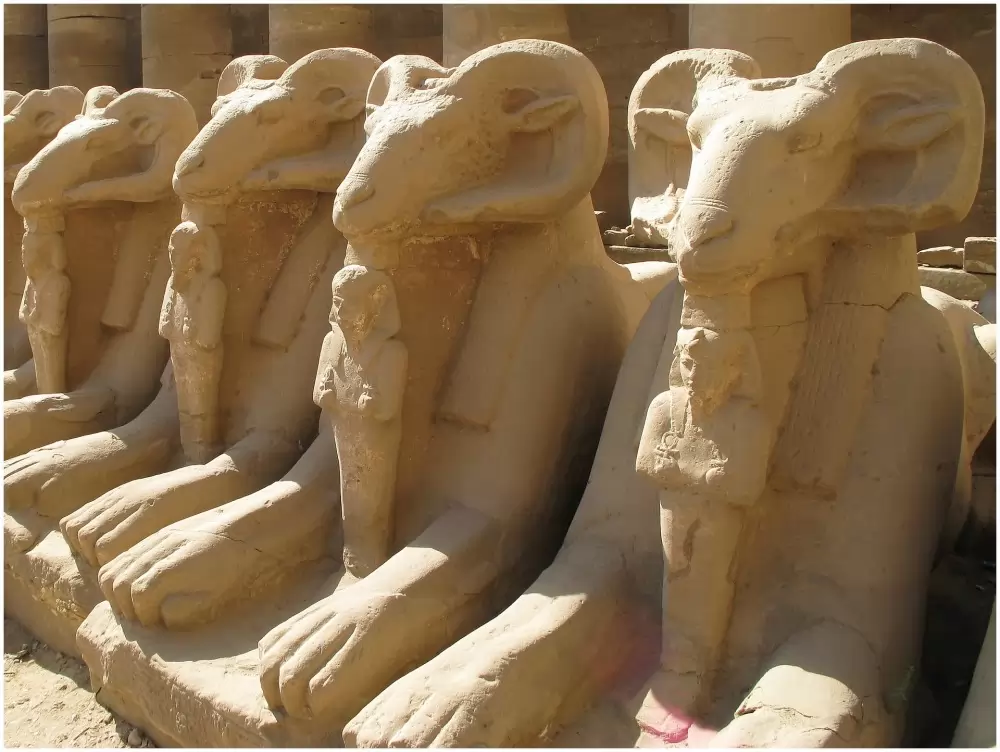 3 дни круиз по Нил + 2 дни в Кайро + 2 дни в Хургада. Включен полет от Кайро за Асуан. Посещение на пирамидите и Египетския музей.  - pic 4